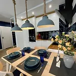 Harbour View * גדינייה